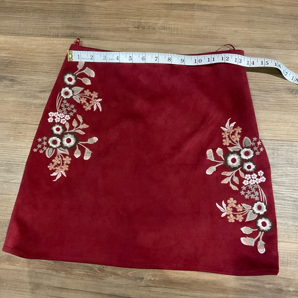 Mi Ami Red Floral Embroidered Mini Skirt Small